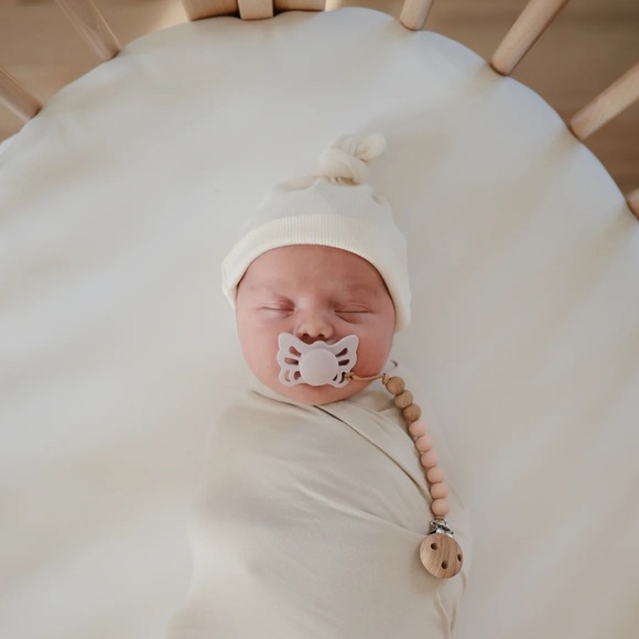 White and Gray 2ct Fitted Bassinet Sheets - Picture 4 of 10